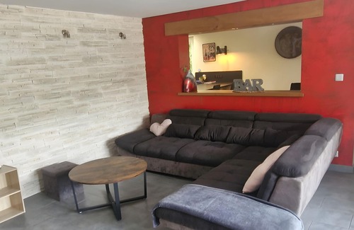 La Chapelle-d'Alagnon House | Holiday Home 'P'tit Coin De Paradis' with Mountain View, Private Pool and Wi-Fi