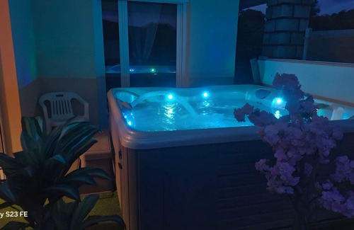 La Chapelle-d'Alagnon House | Holiday Home 'P'tit Coin De Paradis' with Mountain View, Private Pool and Wi-Fi