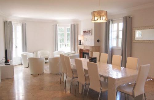 Saint-Jouan-des-Guerets House | Holiday Home La Villa by Interhome