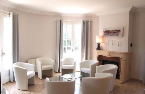 Saint-Jouan-des-Guerets House | Holiday Home La Villa by Interhome