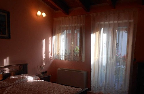 Sant'Angelo Le Fratte Apartment | Holiday House at "Open Cellars"