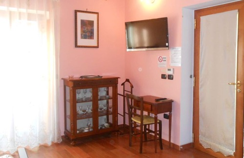 Sant'Angelo Le Fratte Apartment | Holiday House at "Open Cellars"