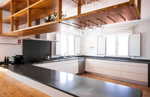 Reguengos de Monsaraz House | Holiday Home 'Courela Da Lameira' with Private Terrace, Wi-Fi and Air Conditioning