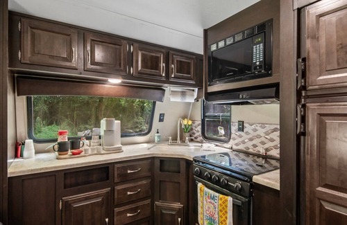Groveoak House | Holiday Haven has Water Access with Private Boat Launch on Lake Guntersville!