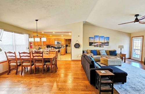 Holiday Island House | Holiday Haven On The Island! nSleeps 12! Fire pit! 6-Seater Golf Cart option!