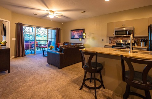Branson Condo | Holiday Hills 2BR | Pools, Golf, King, Walk-In