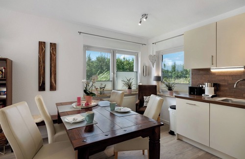 Hollern House | Holiday Home 'Ferienhaus Apfelzauber' with Private Terrace, Private Garden and Wi-Fi