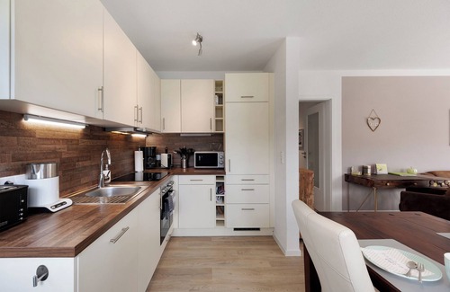 Hollern House | Holiday Home 'Ferienhaus Apfelzauber' with Private Terrace, Private Garden and Wi-Fi