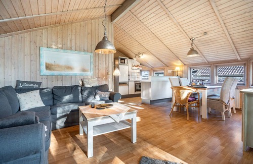 Luhe House | Holiday Home 'Möwe' with Private Terrace, Private Garden and Wi-Fi