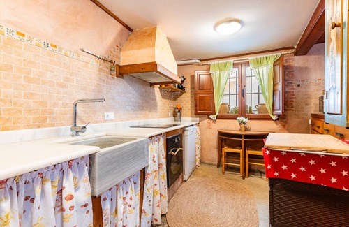 Algimia de Almonacid House | Holiday Home 'La Casita De Las Estrellas' with Mountain View, Private Terrace and Wi-Fi