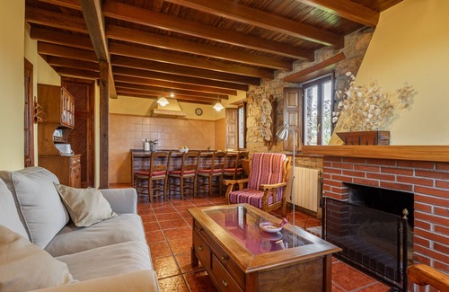 Villaviciosa House | Holiday Home 'El Prado De La Romia' with Mountain View, Private Terrace and Private Garden