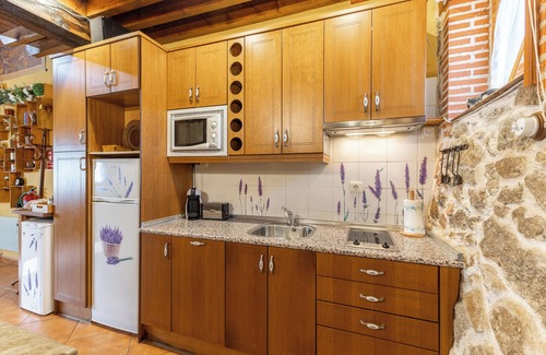 Bonilla de la Sierra House | Holiday Home 'El Mirador Del Gato 1' with Mountain View, Shared Pool and Wi-Fi