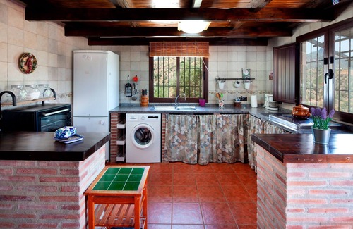 Canillas de Aceituno House | Holiday Home Casita T with Mountain View, Pool & Wi-Fi