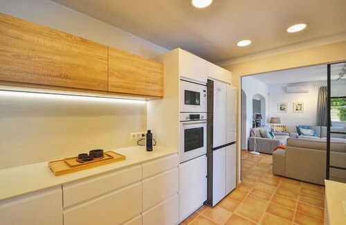 Urbanizacion S'Estanyol House | Holiday Home 'Embat' with Sea View, Wi-Fi and Air Conditioning