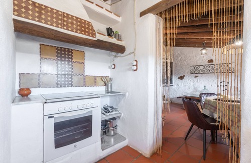 La Torre d'En Besora House | Holiday Home 'El Cup' with Mountain View, Shared Pool and Private Terrace