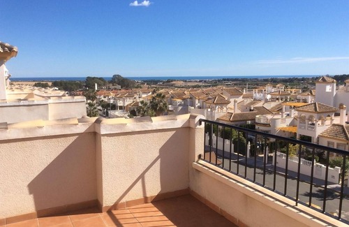 Pilar de la Horadada House | Holiday Home 'Relax Inn' with Sea View, Shared Pool & Wi-Fi