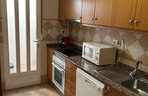 San Pedro del Pinatar House | Holiday Home 'Vacaciones Con Sabor A Hogar' with Balcony, Wi-Fi and Air Conditioning