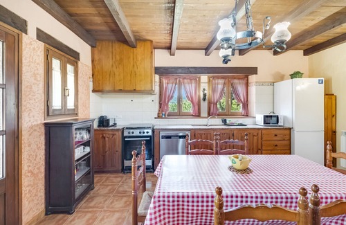 Sant Boi de Llucanes House | Holiday Home 'La Cirera' with Mountain View, Shared Pool and Wi-Fi