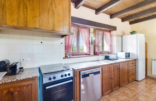 Sant Boi de Llucanes House | Holiday Home 'La Cirera' with Mountain View, Shared Pool and Wi-Fi
