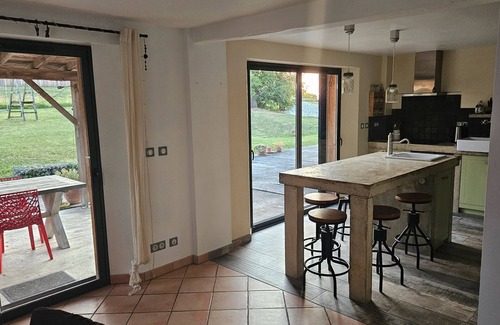 Sencenac-Puy-de-Fourches House | Holiday Home 'L’Ancien Séchoir' with Private Terrace, Private Garden and Wi-Fi