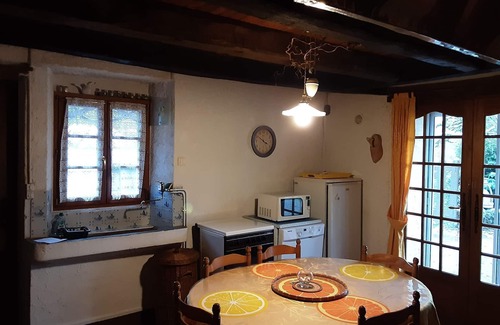 La Chapelle-aux-Bois House | Holiday Home in La Chapelle with Garden
