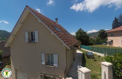 La Motte-d'Aveillans House | Holiday Home "La Matheysiene" with Private Garden & Wi-Fi