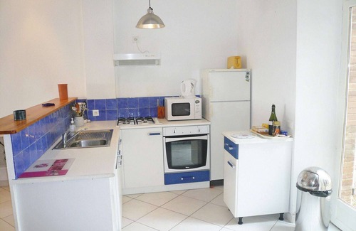 Murviel-les-Beziers House | Holiday Home in Murviel with French Garden