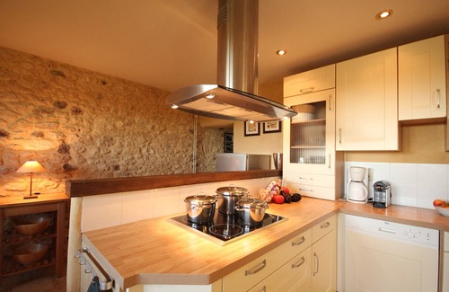 Sainte-Foy-de-Longas House | Holiday Home 'Le Tonnelier' with Private Garden and Wi-Fi