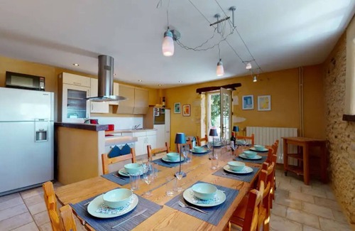 Sainte-Foy-de-Longas House | Holiday Home 'Le Tonnelier' with Private Garden and Wi-Fi