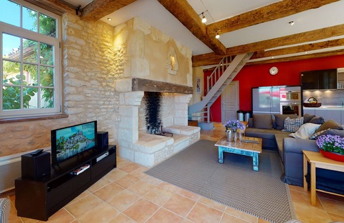 Sainte-Foy-de-Longas House | Holiday Home 'Le Cordier' with Private Garden and Wi-Fi