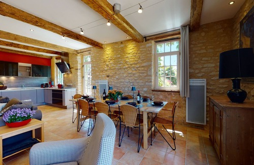 Sainte-Foy-de-Longas House | Holiday Home 'Le Cordier' with Private Garden and Wi-Fi
