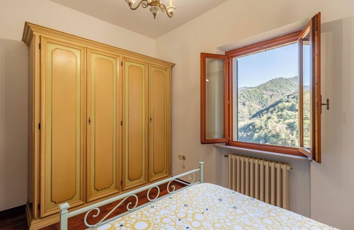 Pietrabuona House | Holiday Home 'La Casa Di Bea' with Mountain View, Private Terrace and Private Garden