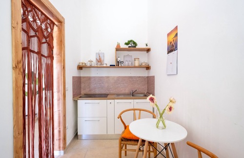 San Cesario di Lecce House | Holiday Home 'Tramontana' with Shared Terrace, Wi-Fi and Air Conditioning
