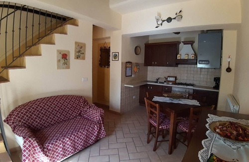 Bollano House | Holiday Home near Lake Chiusi with Pool