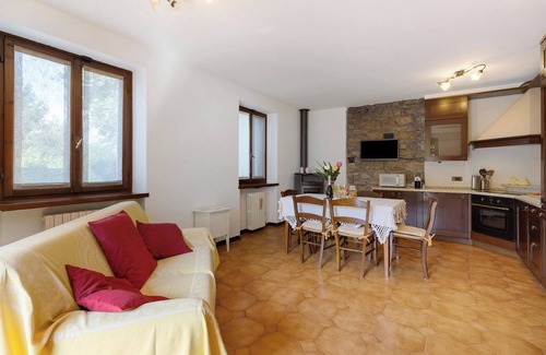 San Zeno di Montagna House | Holiday Home 'Villetta Singola' with Lake View, Private Terrace and Wi-Fi