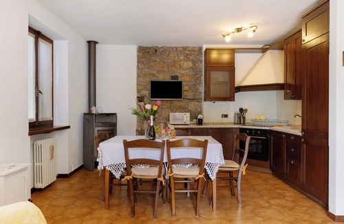 San Zeno di Montagna House | Holiday Home 'Villetta Singola' with Lake View, Private Terrace and Wi-Fi