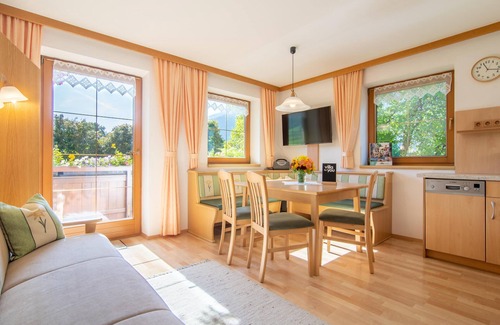 Strass im Zillertal Apartment | Holiday home on an organic farm