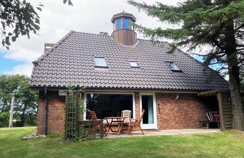 Emmelsbuell-Horsbuell House | Holiday Home 'Südfeddersbüll' with Shared Garden and Wi-Fi