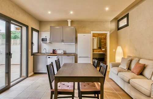 Castello d'Empuries House | Holiday Home 'Els Templers' with Garden & A/C