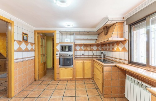 Fuentiduena de Tajo House | Holiday Home 'Los Almendros' with Private Pool, Wi-Fi and Air Conditioning