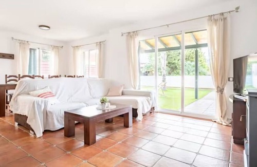 Riba-roja de Turia Ski Chalet | Holiday Home and Remote Work, 20 min From Valencia