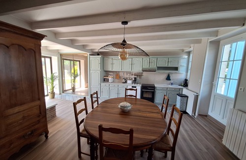 Fontaine Chalendray House | Holiday Home 'Gite L'ouche De Mai' with Private Pool, Private Terrace and Wi-Fi
