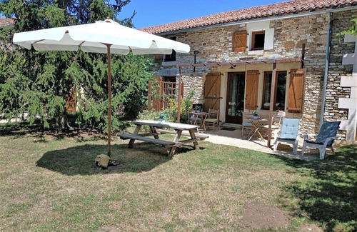 Saint-Jean-de-Sauves Cottage | Holiday Home in Loire near Castles and Nature