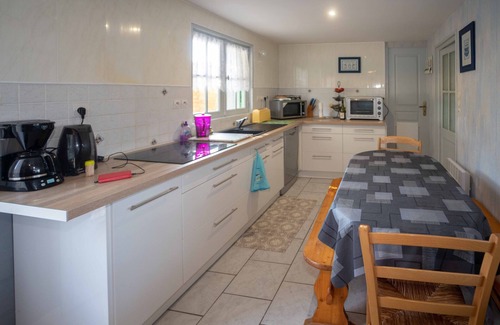 Le Chateau-d'Oleron House | Holiday Home 'Villa Nicette' with Terrace, Private Garden and Balcony