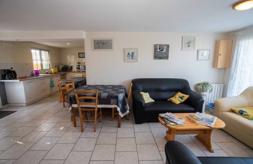 Le Chateau-d'Oleron House | Holiday Home 'Villa Nicette' with Terrace, Private Garden and Balcony