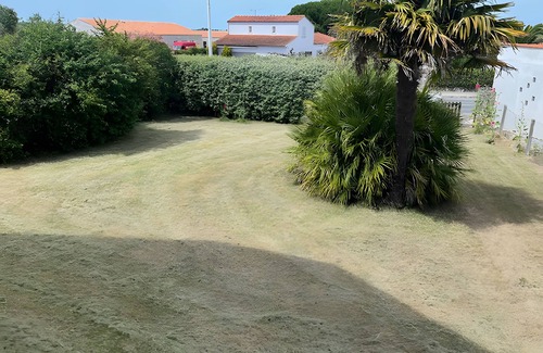 Le Chateau-d'Oleron House | Holiday Home 'Villa Nicette' with Terrace, Private Garden and Balcony