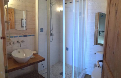 Mortagne-sur-Gironde House | Holiday Home 'Isatis' with Private Terrace and Wi-Fi