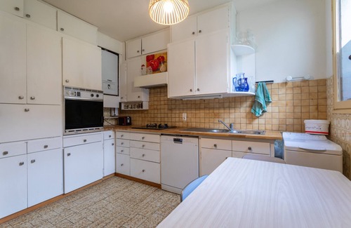 Sainte-Marie-la-Mer House | Holiday Home 'Villa De Famille Maragre, Au Calme' with Private Garden, Wi-Fi and Air Conditioning