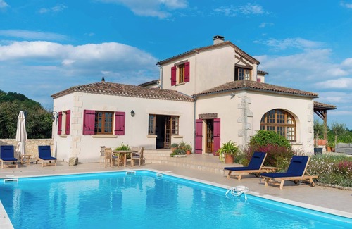 Villeneuve-de-Duras House | Holiday Home 'La Maison' with Heated Pool, Garden & Wi-Fi