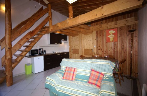 Walscheid House | Holiday Home in Walscheid near Forest & Lakes